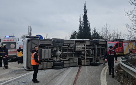 Orhangazi-Yalova Yolunda korkunç kaza! İşçi Servisi Devrildi! 1 Ölü, 20 Yaralı..