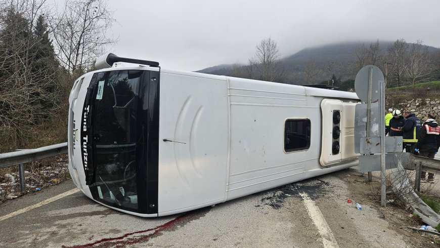 Orhangazi-Yalova Yolunda korkunç kaza! İşçi Servisi Devrildi! 1 Ölü, 20 Yaralı..