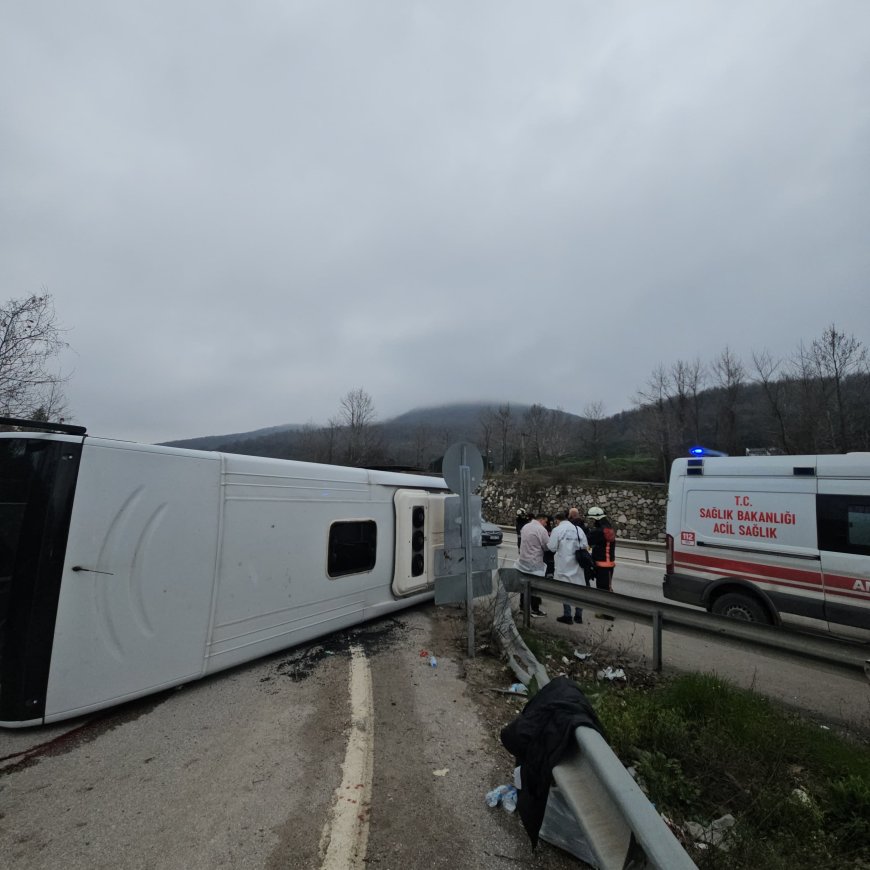 Orhangazi-Yalova Yolunda korkunç kaza! İşçi Servisi Devrildi! 1 Ölü, 20 Yaralı..