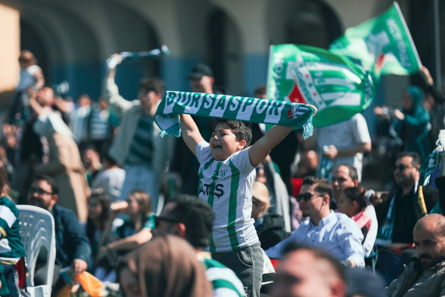 BURSA’DA DEV EKRANDA BURSASPOR COŞKUSU