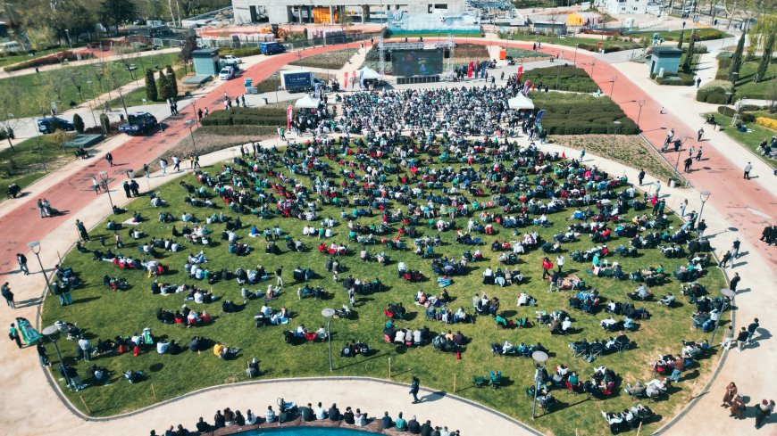 BURSA’DA DEV EKRANDA BURSASPOR COŞKUSU