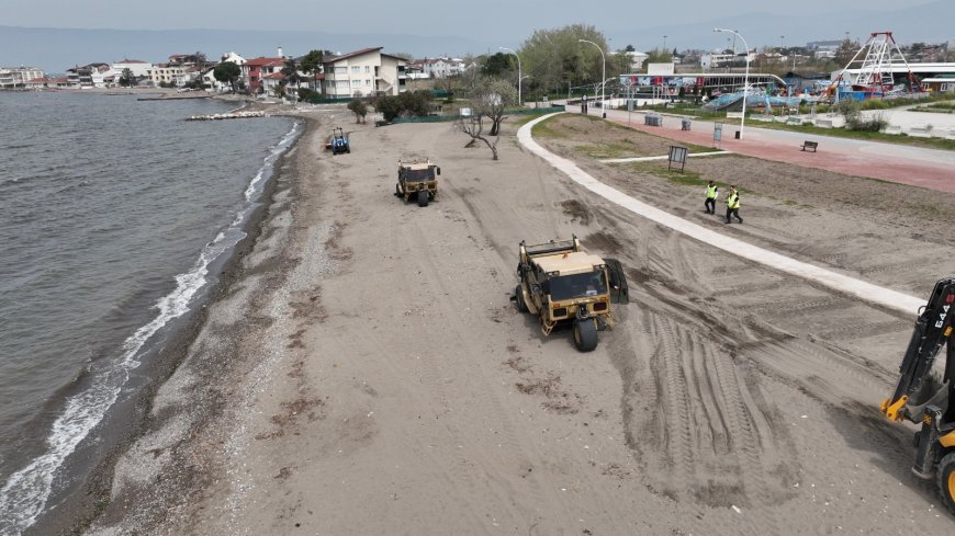 Sahillerde Yaz Hazırlığı Kumsaz’da Hummalı Çalışma