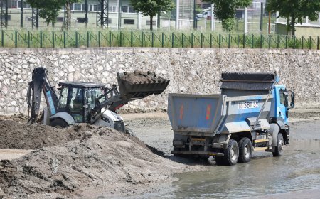 Bursa Büyükşehir’den Hüdavendigar'da dere temizliği
