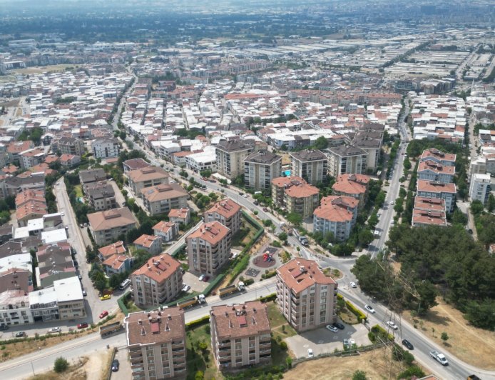 Büyükşehir Üçevler Mahallesi’nde asfalt yeniliyor