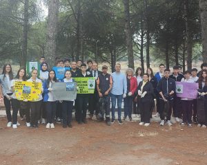 GEMLİK’TE ÖĞRENCİLERDEN ÇEVRE TEMİZLİĞİ: 50 POŞET ÇÖP TOPLANDI
