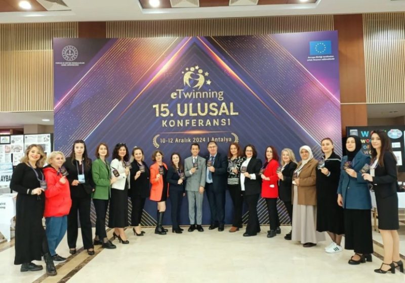 Gemlik Ekibi eTwinning 15. Ulusal Konferansı’nda Türkiye’yi Gururla Temsil Etti