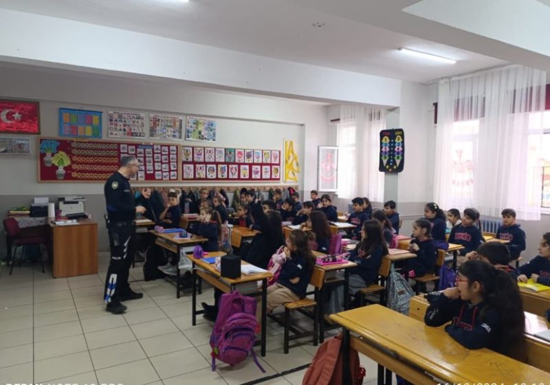 Gemlik İlçe Emniyet Müdürlüğü’nden Öğrencilere Bilgilendirme Semineri