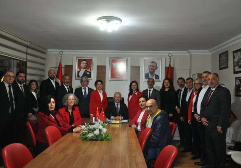 Cumhuriyet Halk Partisi Gemlik İlçe Yönetim Kurulu toplantısı yapıldı. Belediye Meclisi’nde yaşanan istifa üzerine basına açıklama yapıldı.