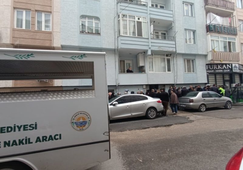 GEMLİK’TE KORKUNÇ OLAY: 65 YAŞINDAKİ KADIN EVİNDE ÖLÜ BULUNDU