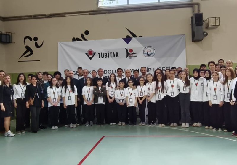 Gemlik’te Bilim Rüzgarı: Gençler Projeleriyle Geleceğe Işık Tutuyor