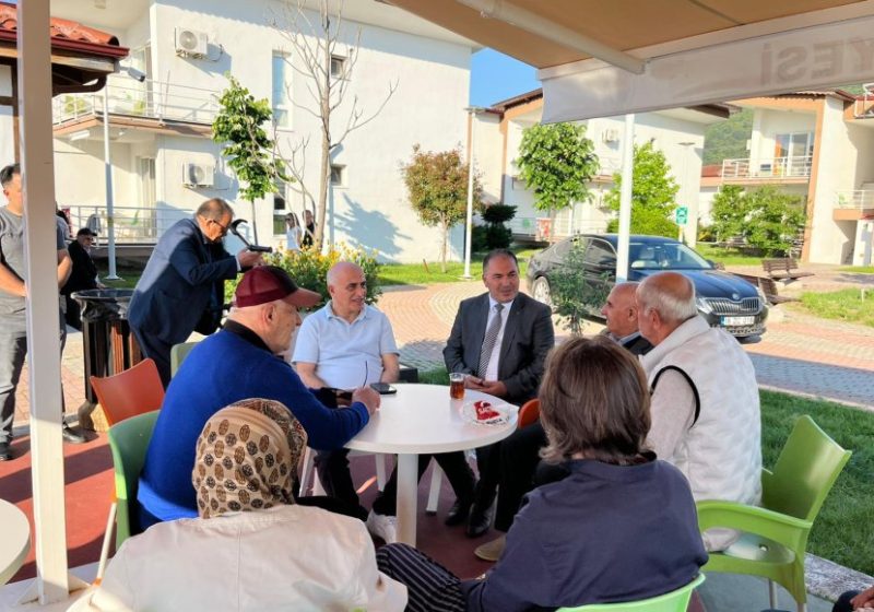 Kaymakam Canbaba Bayramda Şehit Aileleri, Gaziler, Yaşlılar ve Öğrencileri Ziyaret Etti