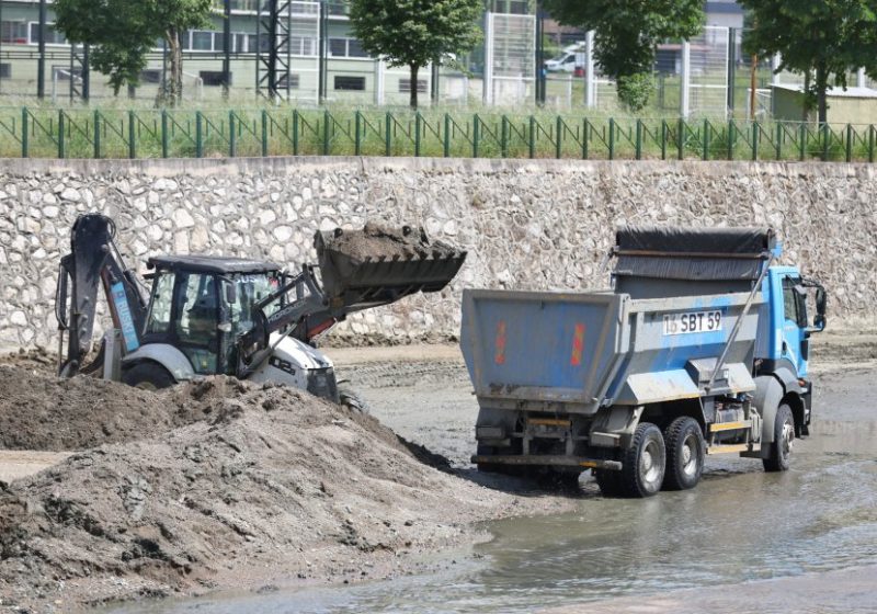 Bursa Büyükşehir’den Hüdavendigar’da dere temizliği