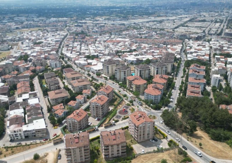 Büyükşehir Üçevler Mahallesi’nde asfalt yeniliyor